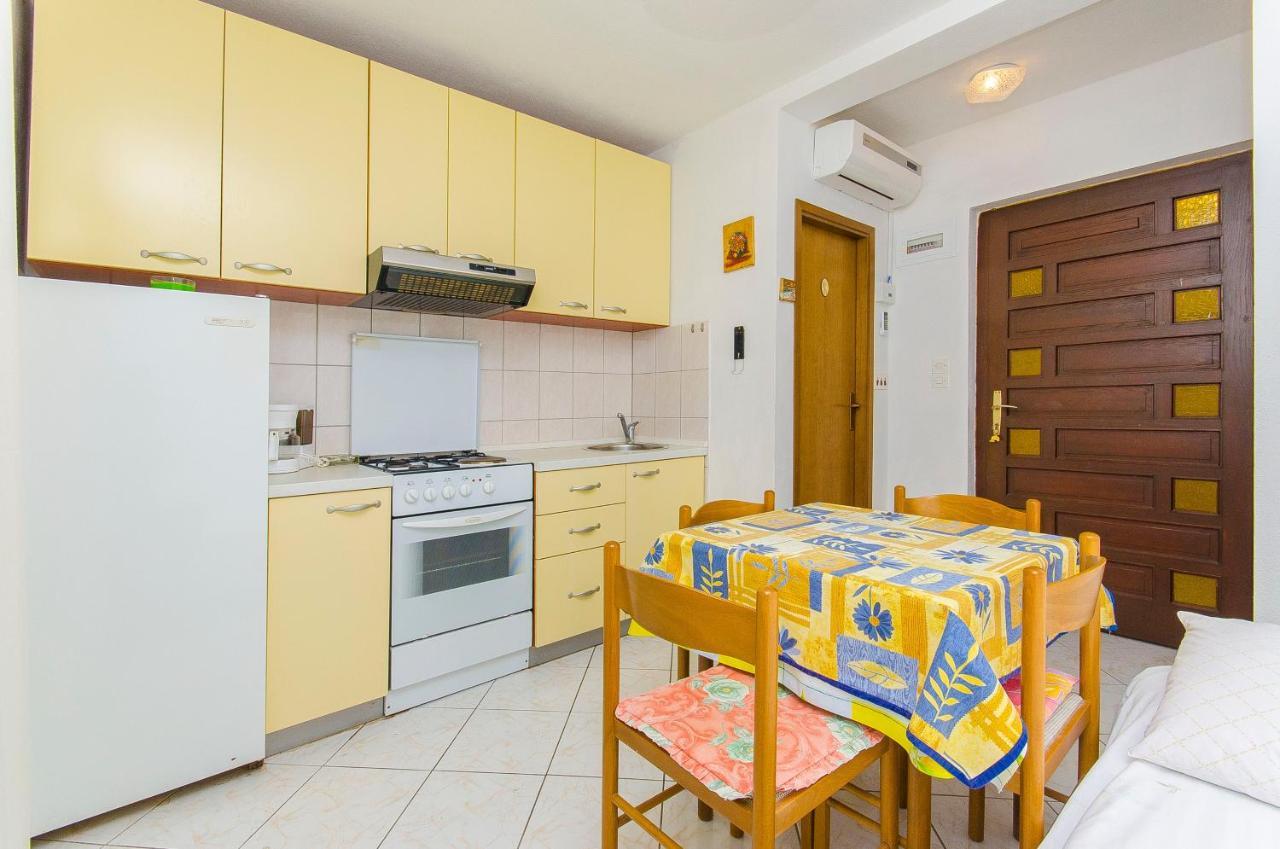 Apartments By The Sea Pisak, Omis - 2802 מראה חיצוני תמונה