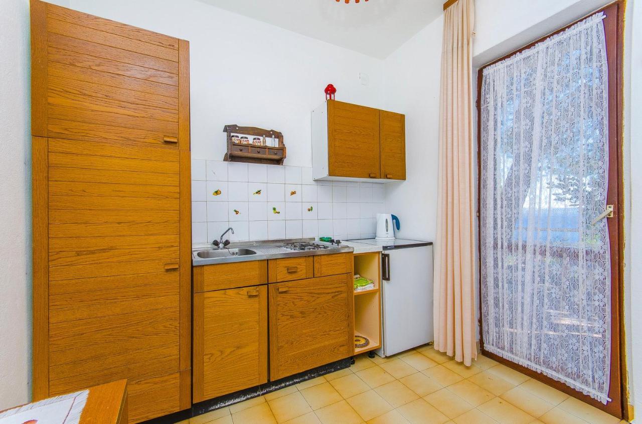 Apartments By The Sea Pisak, Omis - 2802 מראה חיצוני תמונה
