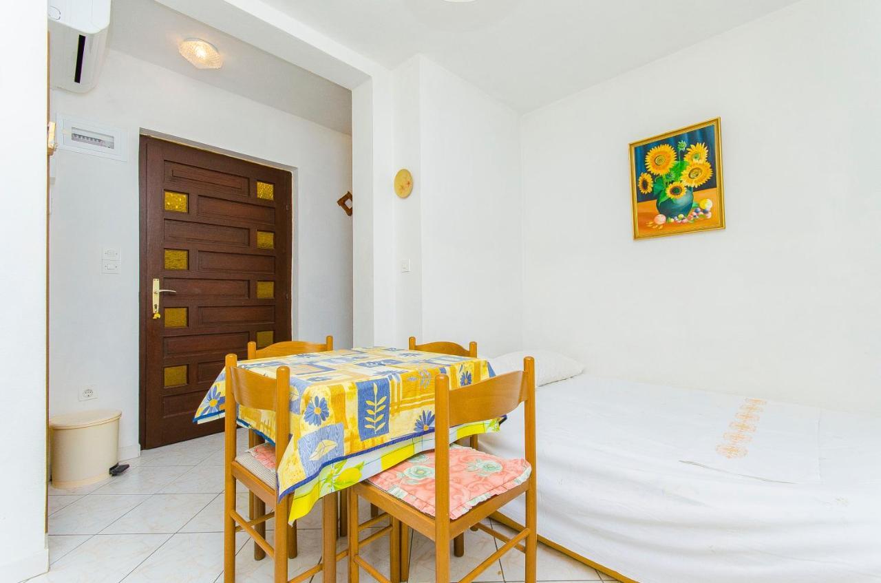 Apartments By The Sea Pisak, Omis - 2802 מראה חיצוני תמונה