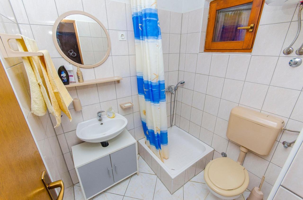 Apartments By The Sea Pisak, Omis - 2802 מראה חיצוני תמונה